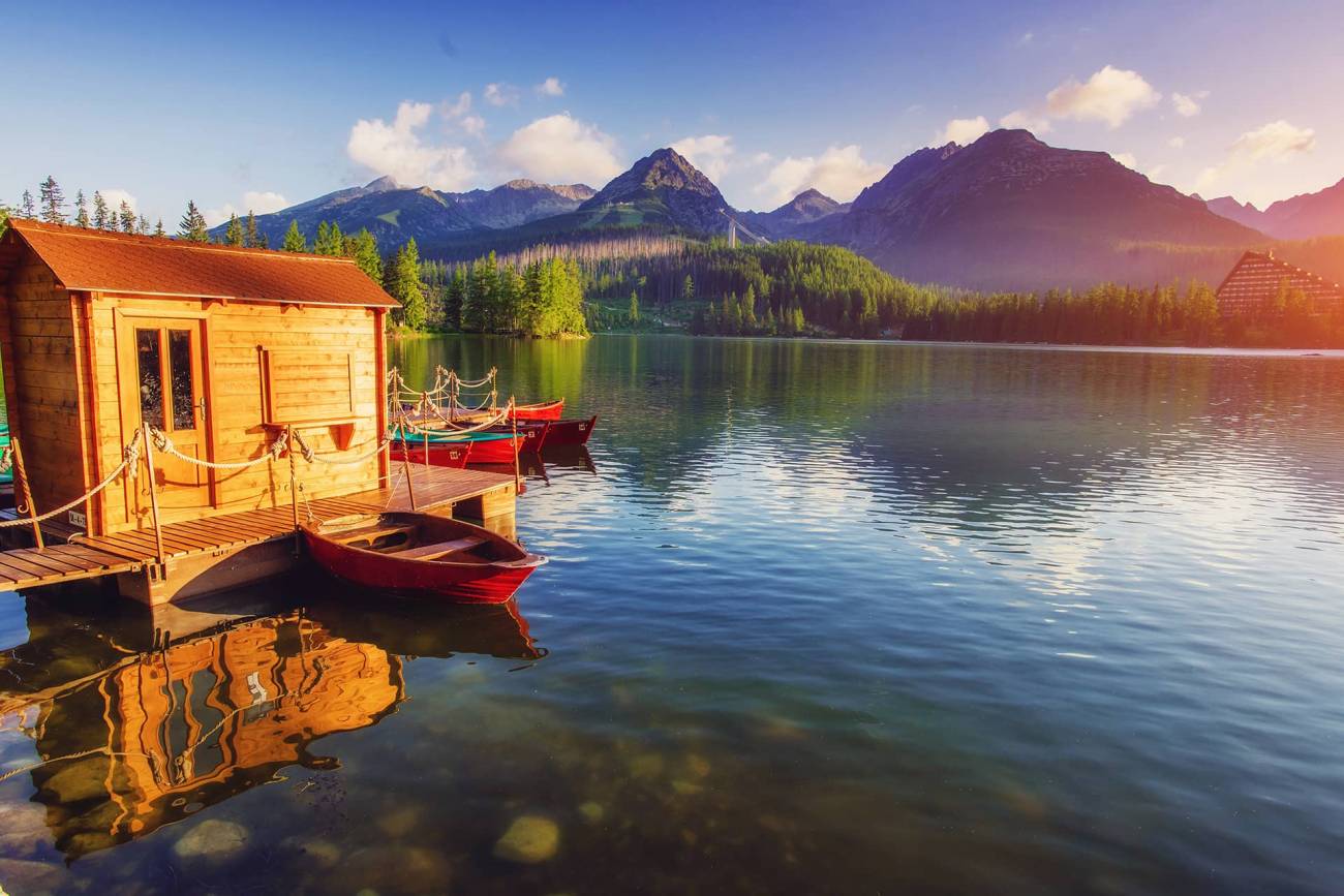 majestic-mountain-lake-in-national-park-high-tatra